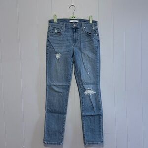 Joe’s Light Wash Boyfriend Slim Ankle Jean Size 26